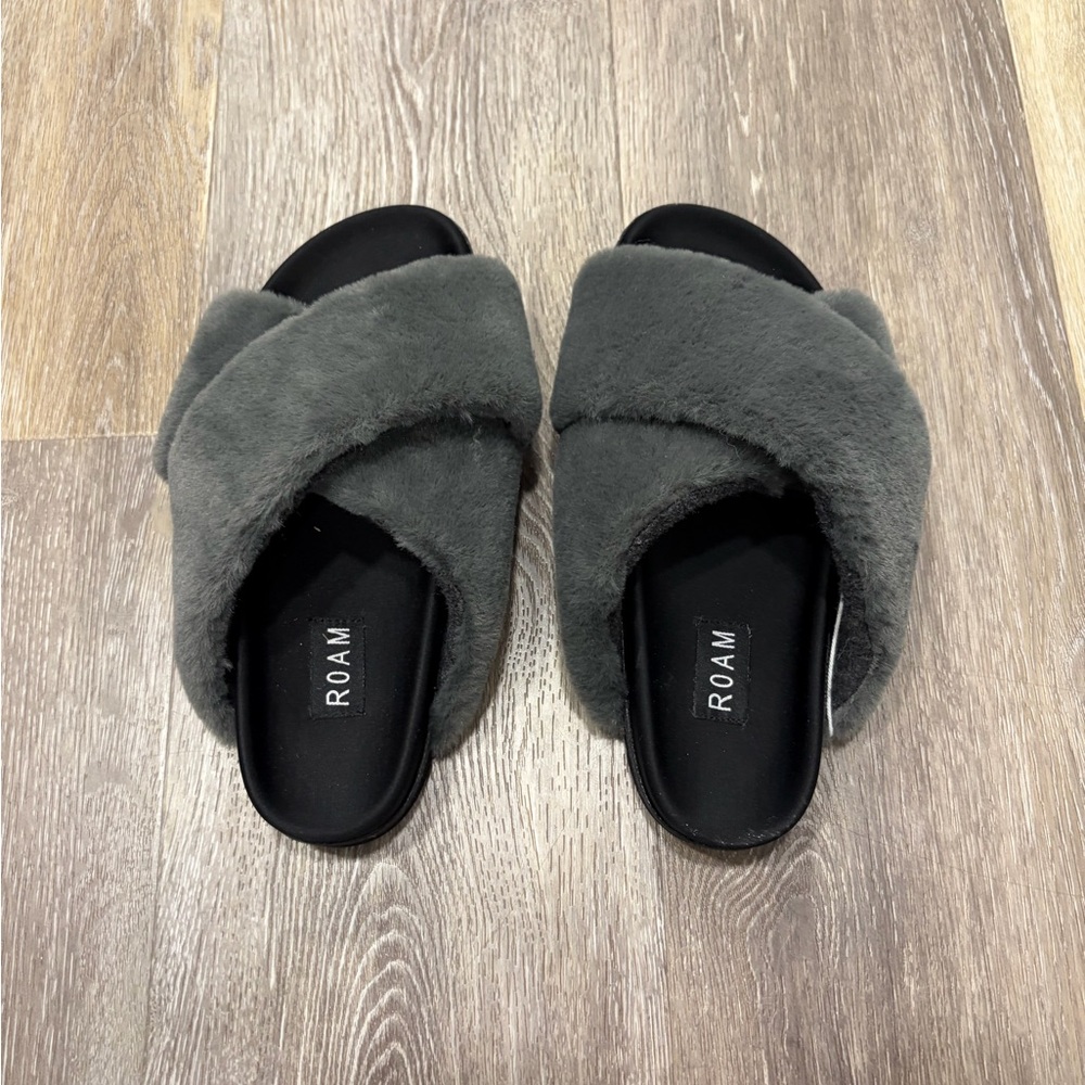 ROAM Women's Plush Cross-Band Slide Slippers in Charcoal Gray